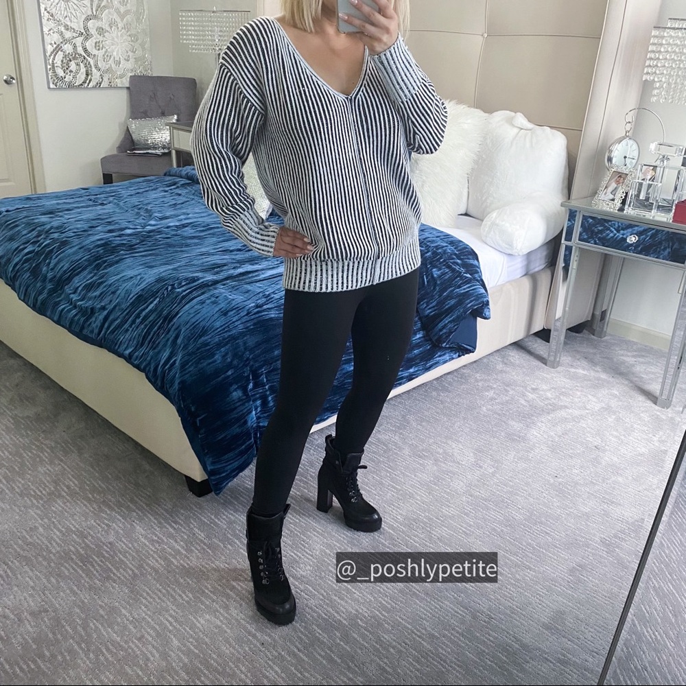 Bohme vertical striped white & black v-neck knit wear sweater long sleeve  top - Picture 13 of 15